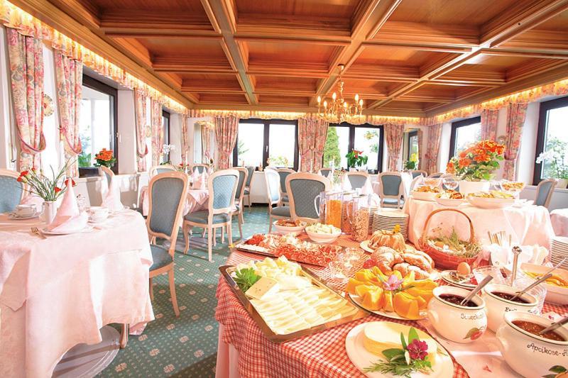 Pension Zum Burggraefler เชนนา ภายนอก รูปภาพ